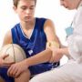 Какова причина детских травм в спорте?
